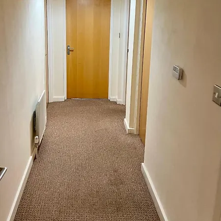דירה Two Bedroom Entire In Roman Road With Free Parking מידלסבורו