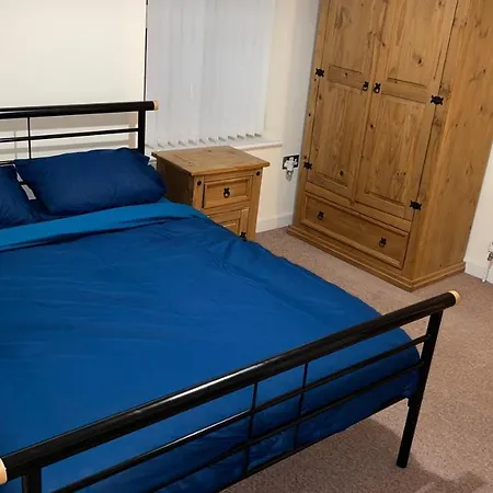 Two Bedroom Entire In Roman Road With Free Parking דירה *